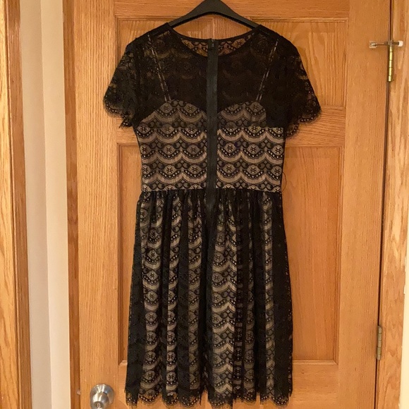 Black lace cocktail dress with nude underlay - Picture 3 of 4